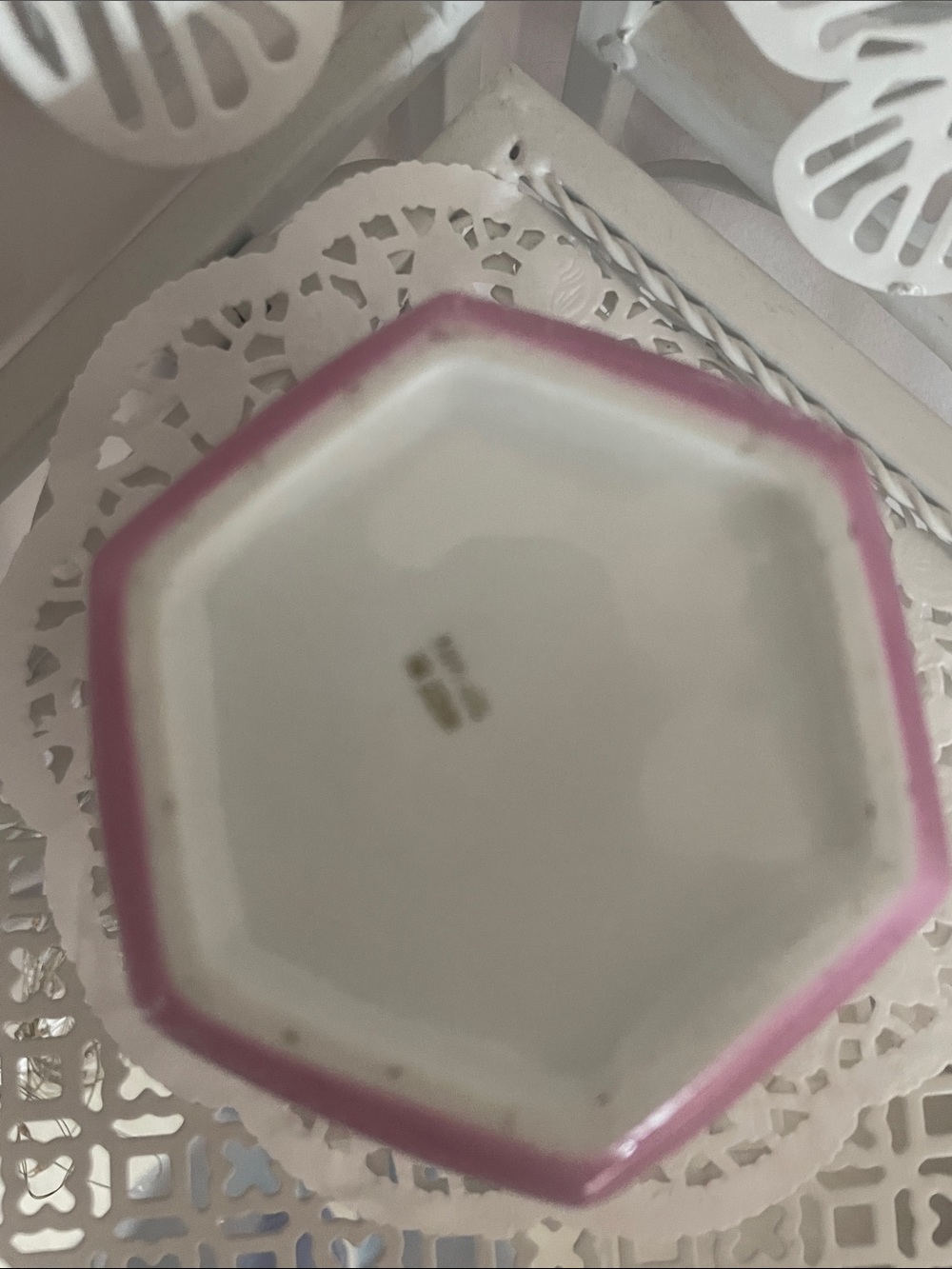 🫖🌸 Vintage Pink Porcelain Trinket Box with Mirror - Picture 7 of 8
